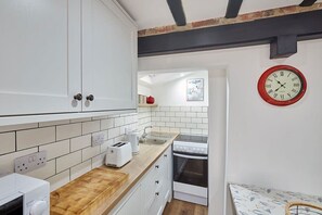 Kühlschrank, Mikrowelle, Ofen, Wasserkocher