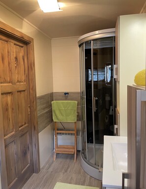 Comfort House, 2 Bedrooms | Bathroom | Shower, hair dryer, slippers, towels - Vineyard cottage Stopar (Straza)