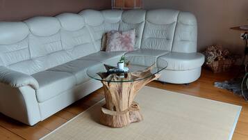 Comfort House, 2 Bedrooms | Living room | Fireplace