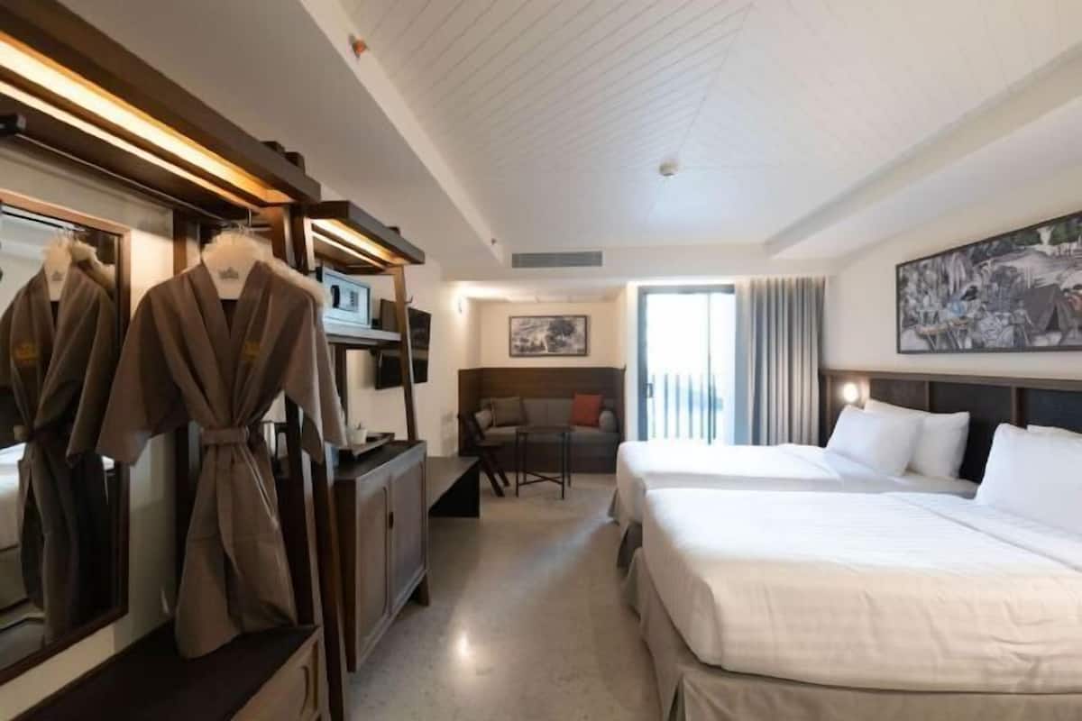Premium bedding, minibar, in-room safe, desk