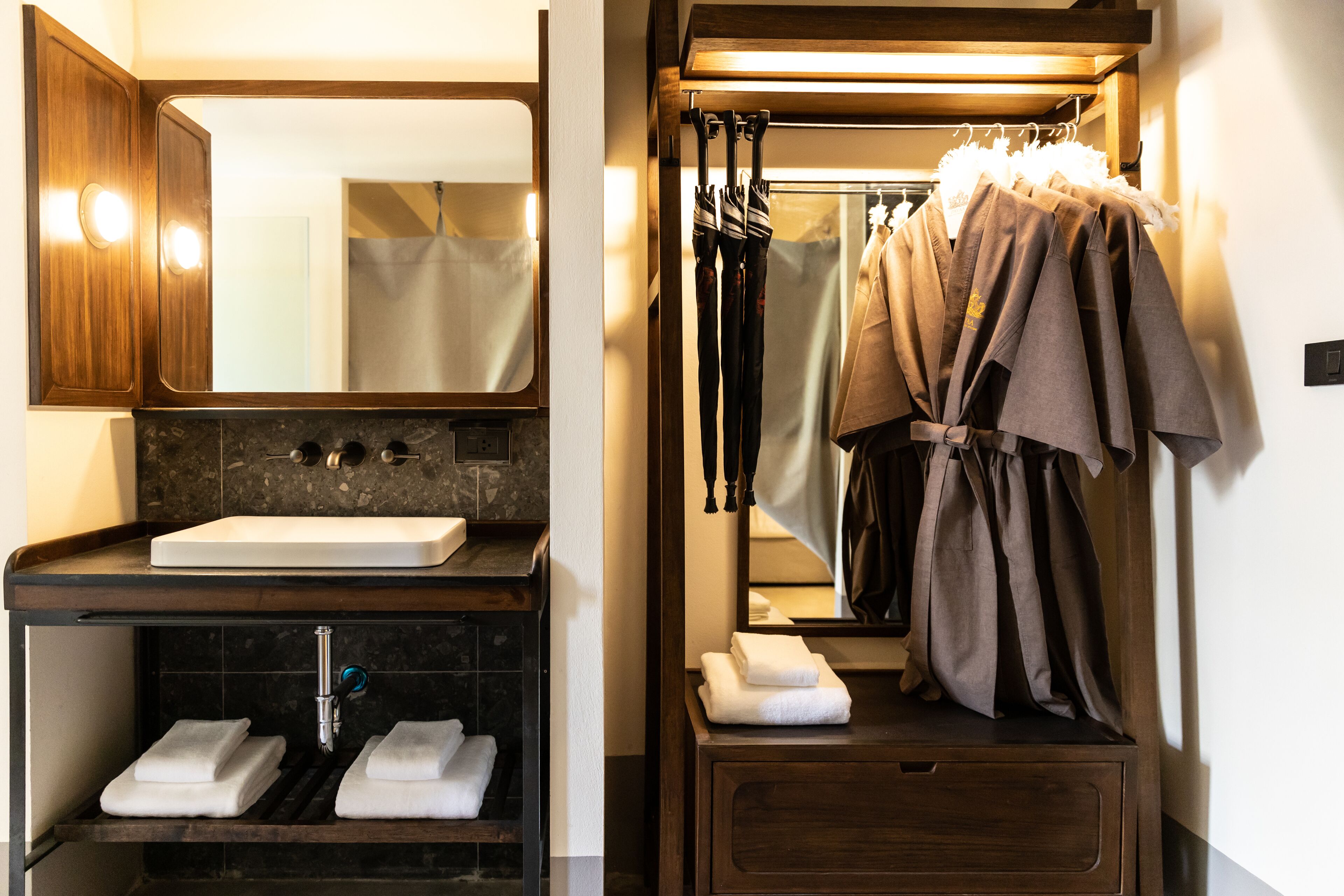 deluxe grand double | 1 bedroom, premium bedding, minibar, in-room safe