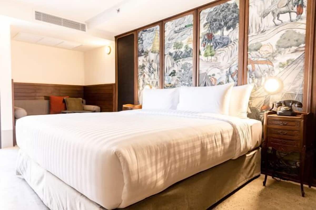 Premium bedding, minibar, in-room safe, desk