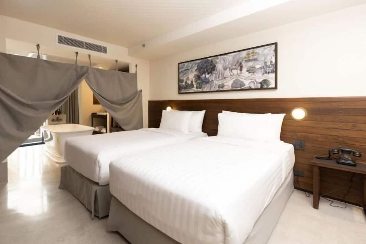 Premium bedding, minibar, in-room safe, desk