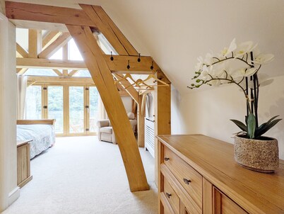 Brackenside , Angmering - a country house that sleeps 12 guests in 6 bedrooms