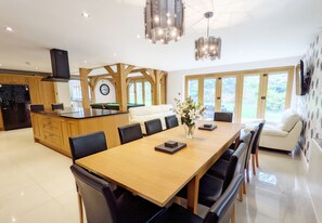 Dining - Brackenside , Angmering  -  a country house that sleeps 12 guests  in 6 bedrooms (Littlehampton)