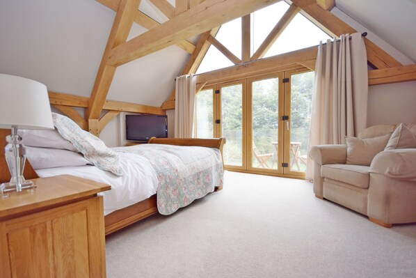 6 bedrooms, iron/ironing board, travel cot, WiFi