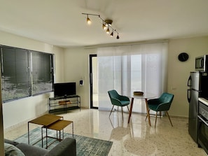 Interior - Oceanfront 1-BDR Condo: King-Bed|Pool|Full-Kitchen|Sofa-Bed|Mini-Beach|Dock (Oranjestad)