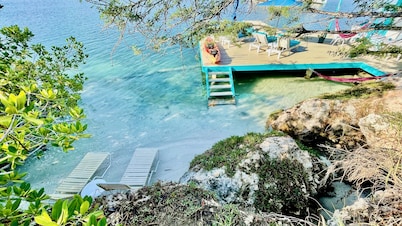 Oceanfront 1-BDR Condo: King-Bed|Pool|Full-Kitchen|Sofa-Bed|Mini-Beach|Dock