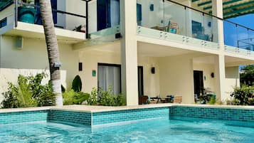 Outdoor pool, an infinity pool