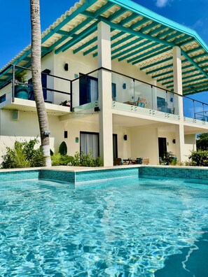 Outdoor pool, an infinity pool - Oceanfront 1-BDR Condo: King-Bed|Pool|Full-Kitchen|Sofa-Bed|Mini-Beach|Dock (Oranjestad)