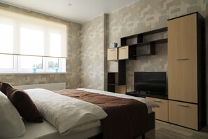 Condo | 1 bedroom, blackout drapes, iron/ironing board, free WiFi