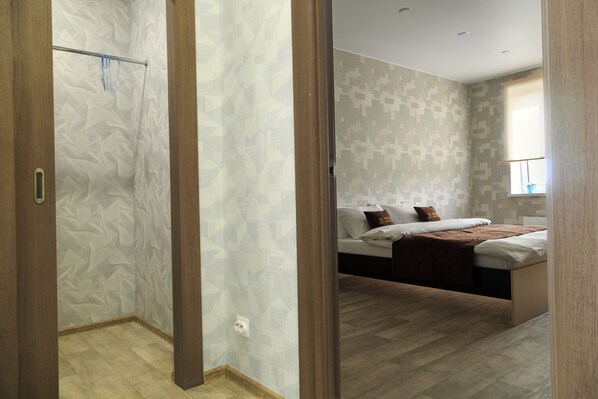 Condo | 1 bedroom, blackout drapes, iron/ironing board, free WiFi