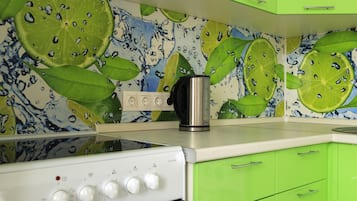 Apartment | Eigene Küche | Großer Kühlschrank, Mikrowelle, Ofen, Herdplatte