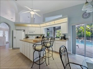Fridge, microwave, stovetop, dishwasher - AMAZING Cape Haze Location - picturesque setting, pool, community kayak launch (Placida)