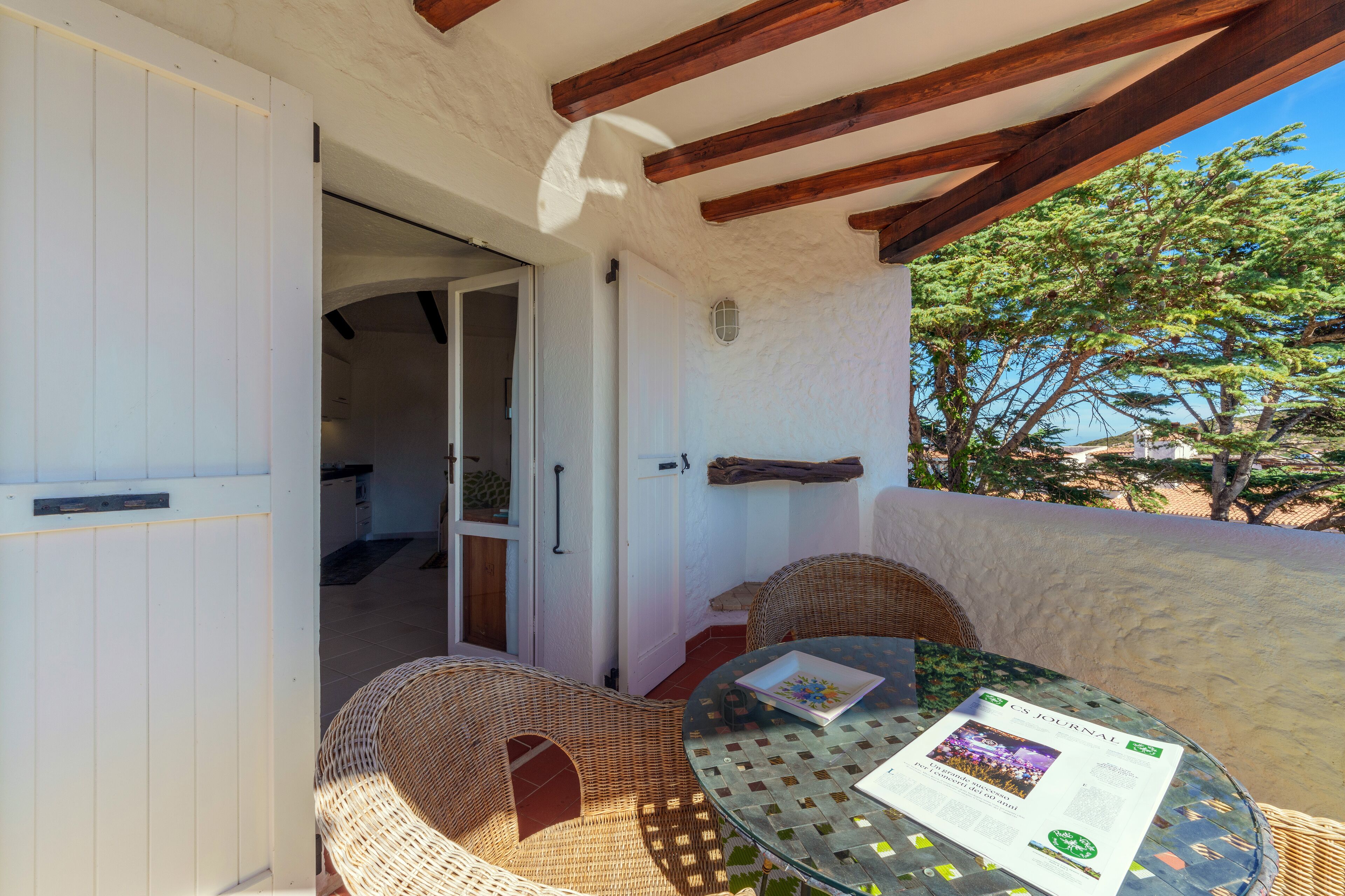 Family Room, Kitchen, Partial Sea View | Premium bedding, minibar, in-room safe, individually decorated