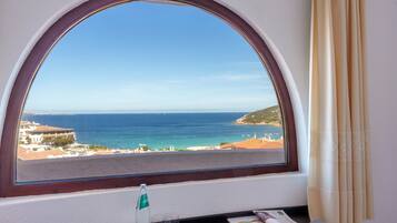 Quarto casal, sacada, vista para o mar | Roupas de cama premium, frigobar, cofres nos quartos