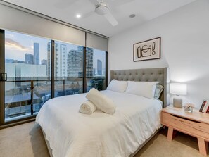2 bedrooms, iron/ironing board, WiFi, bed sheets - Brisbane CBD 2 Bed 2 Bath Pool and Gym (South Brisbane)