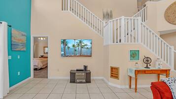 6 bedrooms, laptop workspace, iron/ironing board, bed sheets