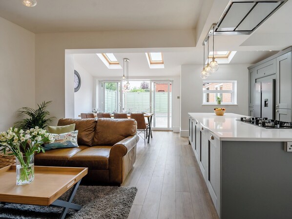 Interior - 5 bedroom accommodation in Scarborough (Scarborough)