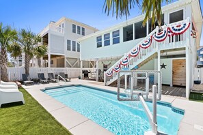 Outdoor pool, a heated pool