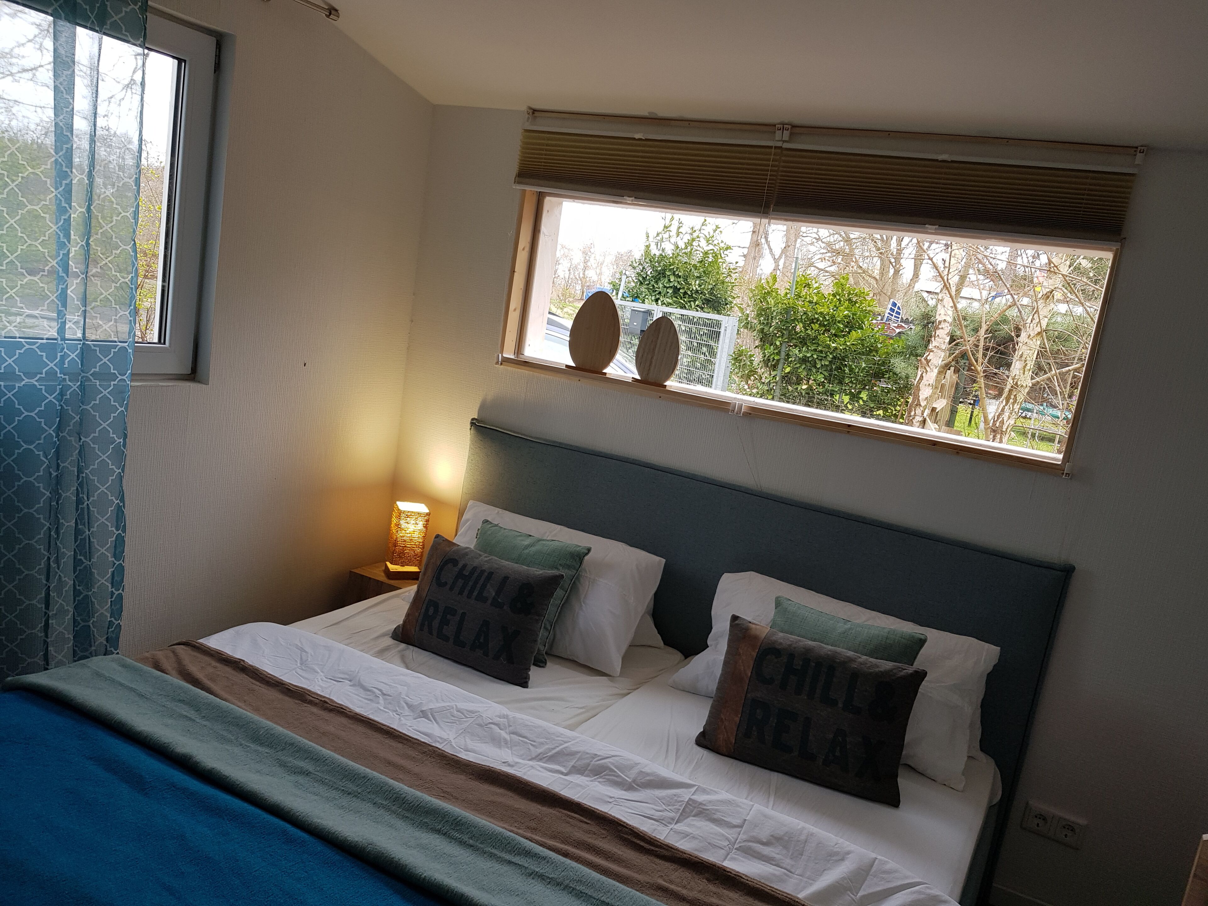 4 bedrooms, travel crib, bed sheets