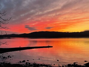 Unclassified image, 2 of 25, button