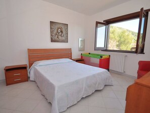 4 Schlafzimmer, Bügeleisen/Bügelbrett