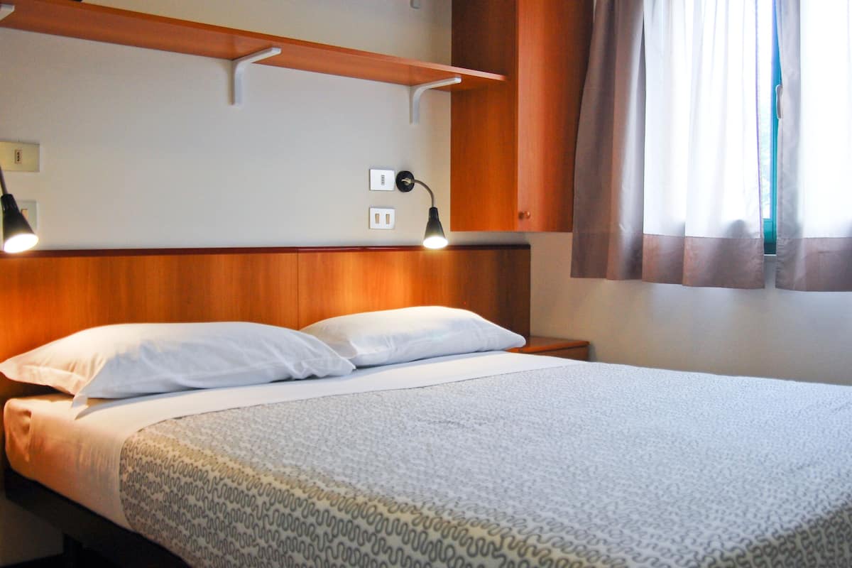 2 bedrooms