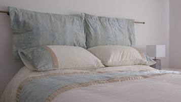 2 Schlafzimmer, BĂŒgeleisen/BĂŒgelbrett, kostenloses WLAN, BettwĂ€sche