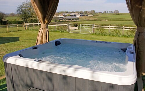 # Hot Tub - 2 Bed Cottage  - Supplement applies for more than 2 people