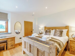 4 bedrooms, free WiFi, bed sheets