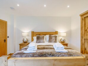 4 bedrooms, free WiFi, bed sheets