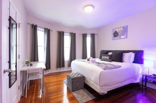 5BR triple decker apartment – 15 mins to City