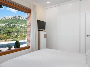 4 makuuhuonetta, silitysrauta/-lauta, ilmainen Wi-Fi, vuodevaatteet