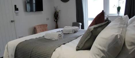 1 chambre, fer et planche à repasser, Wi-Fi gratuit, draps fournis