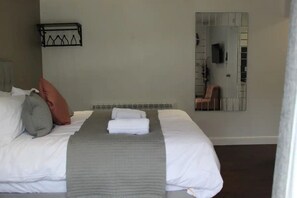 1 chambre, fer et planche à repasser, accès au Wi-Fi (inclus)