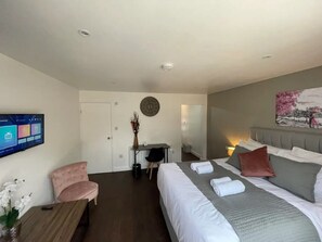 1 chambre, fer et planche à repasser, accès au Wi-Fi (inclus)