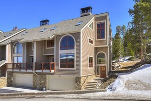 Exterior - Ski in/Ski Out 100 yards, Masive Views, On Shuttle Route, Hot Tub, Fireplace (Breckenridge)