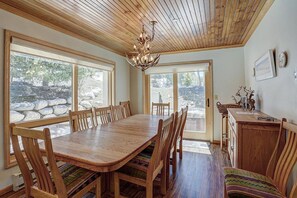 Dining - Ski in/Ski Out 100 yards, Masive Views, On Shuttle Route, Hot Tub, Fireplace (Breckenridge)