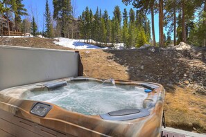 Outdoor spa tub - Ski in/Ski Out 100 yards, Masive Views, On Shuttle Route, Hot Tub, Fireplace (Breckenridge)