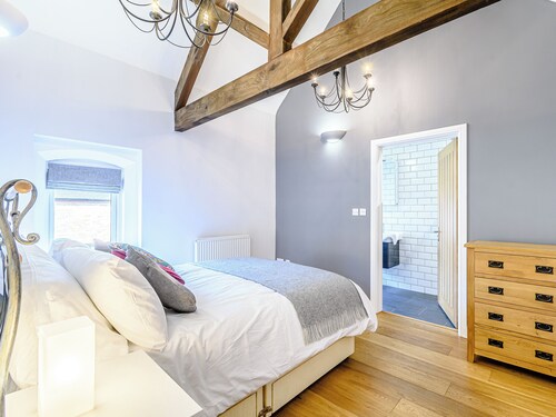 2 bedroom accommodation in Carlton