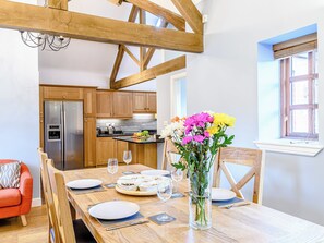 Dining Area | Low Barn, Carlton - 2 bedroom accommodation in Carlton (Carlton)