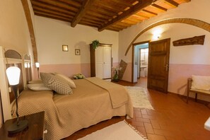 1 camera, ferro/asse da stiro, Wi-Fi