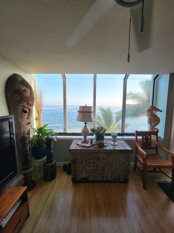 Interior - Kahuna Condo on The Beach (Waialua)
