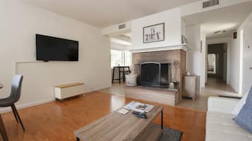 Smart-TV, peis og kontorer