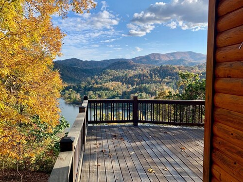Watauga Lake & Mtn Views - Hot Tub & Dock on the lake