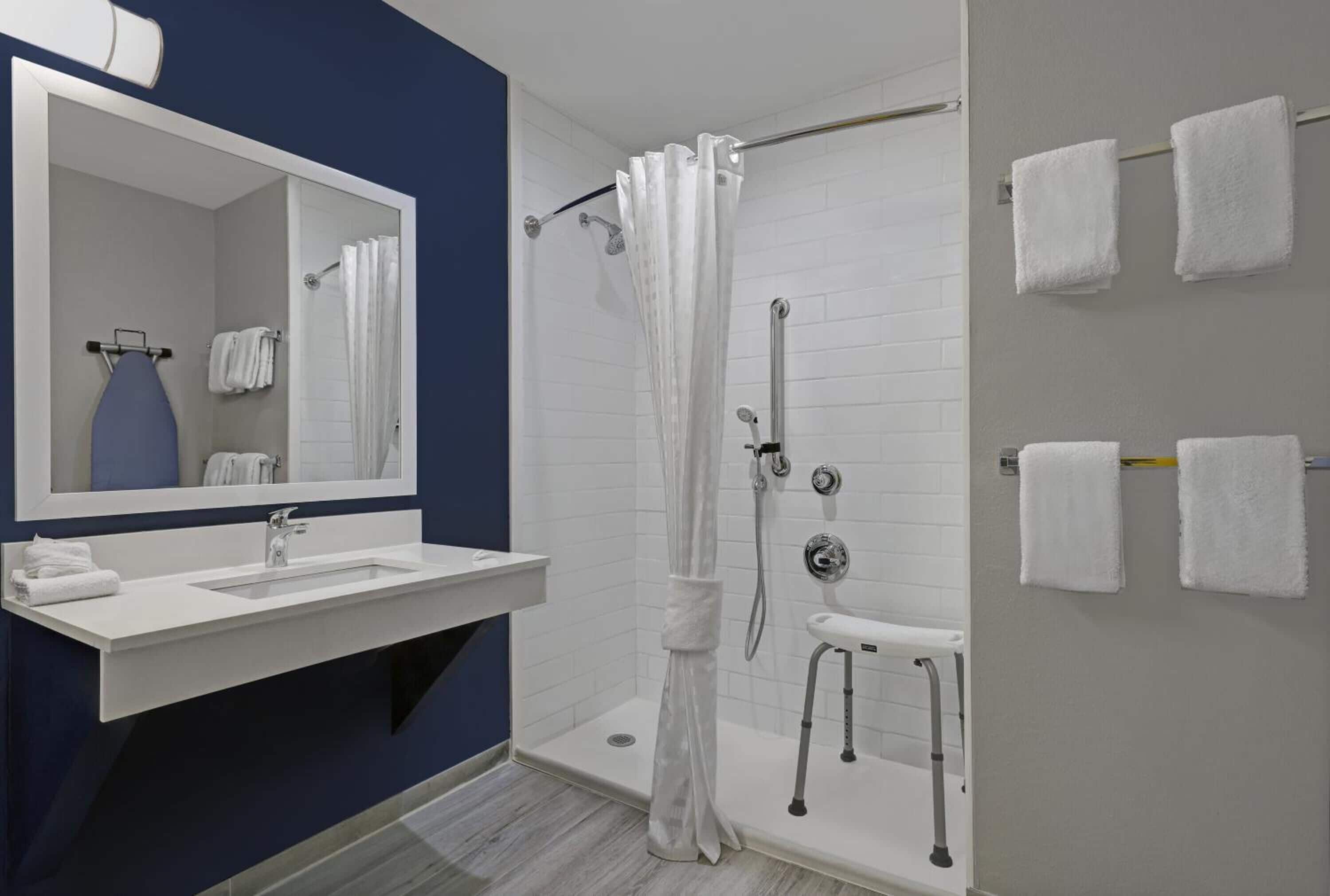 Double Room, 2 Double Beds, Accessible | Bathroom