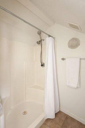 Shower, hair dryer, towels, soap - 30% OFF! Malibu Serene Cottage w/King Bed • Beach View • BBQ (Malibu)