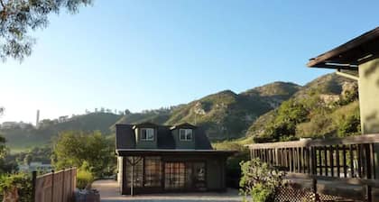 30% OFF! Malibu Serene Cottage w/King Bed • Beach View • BBQ