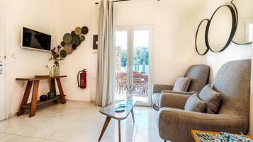 Premium Villa, Private Bathroom, Garden View (Villa Sun Sole) | Lounge